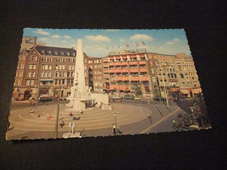 Nationaal Monument op de Dam Amsterdam,met zicht op Hotel Krasnapolsky en de Bijenkorf